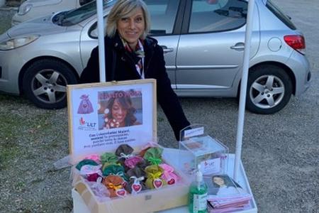 Postazione in rosa davanti all'Abbazia di Zola Predosa